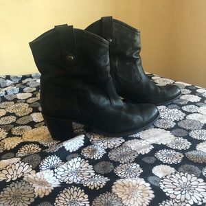 Frye Jackie Button Short